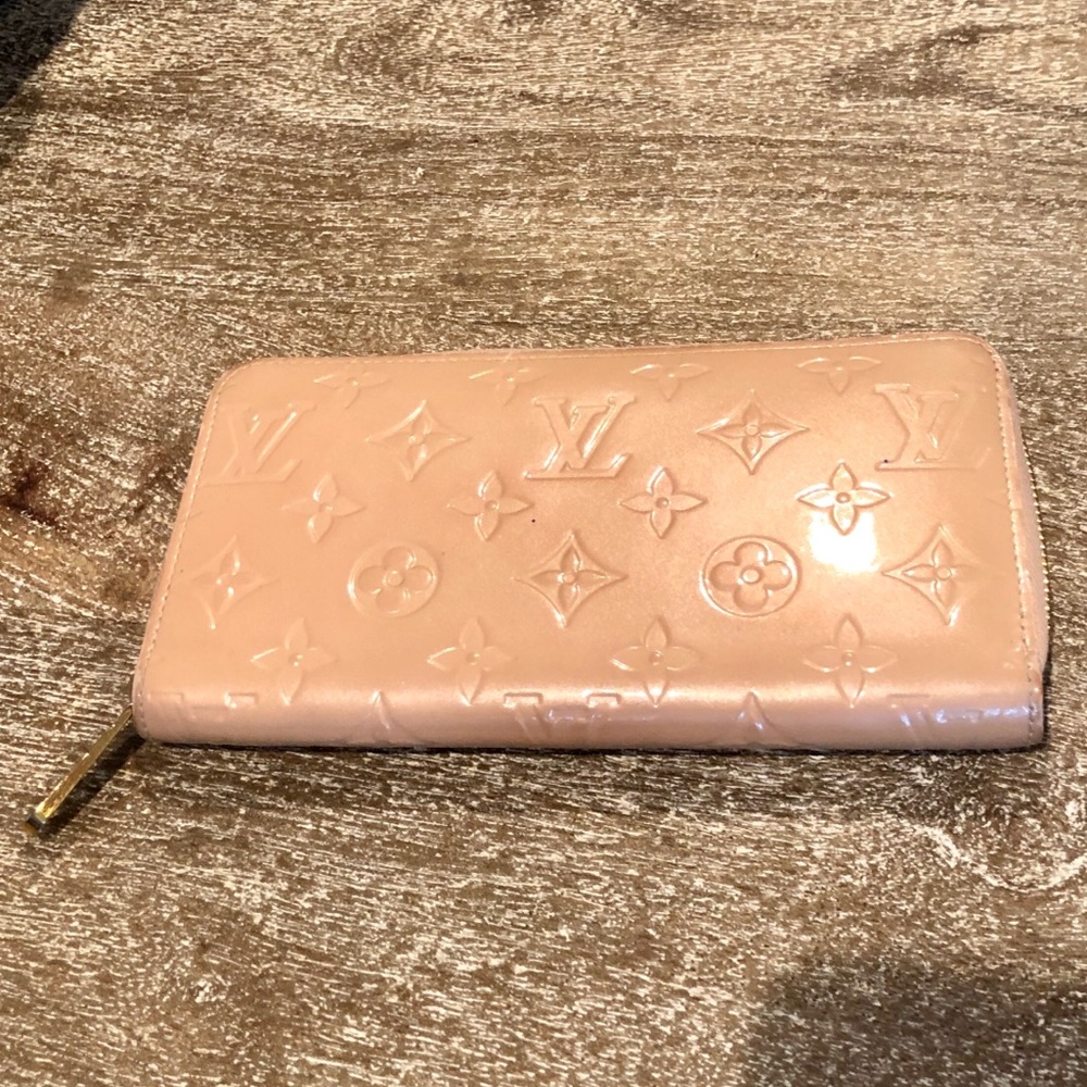 (SOLD)Louis Vuitton zippy wallet vernis leather